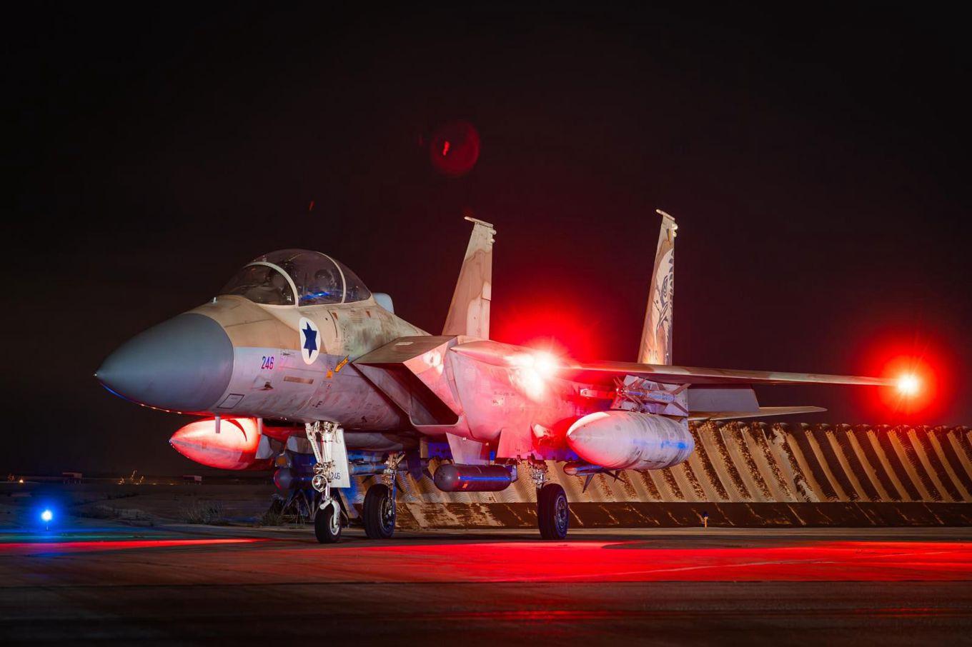 Israeliskt stridsflyg som landat efter att ha försvarat luftrummet under Irans attack under natten mot söndagen, enligt Israels militär. Foto: Israel Defense Forces handout/TT