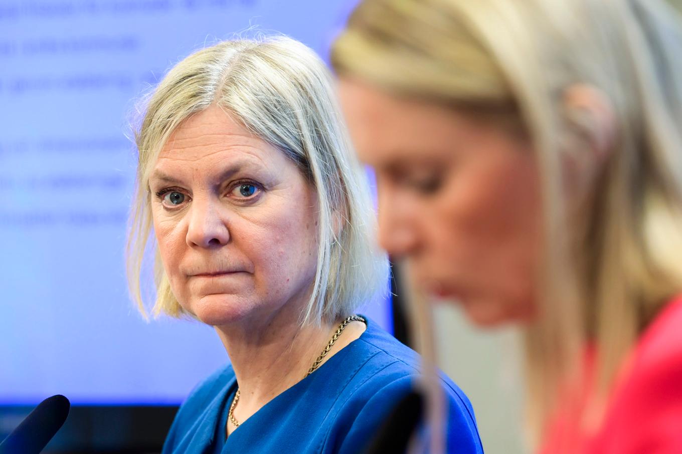 Magdalena Andersson (S) och utbildningspolitiska talespersonen Åsa Westlund på torsdagen. Foto: Samuel Steén/TT