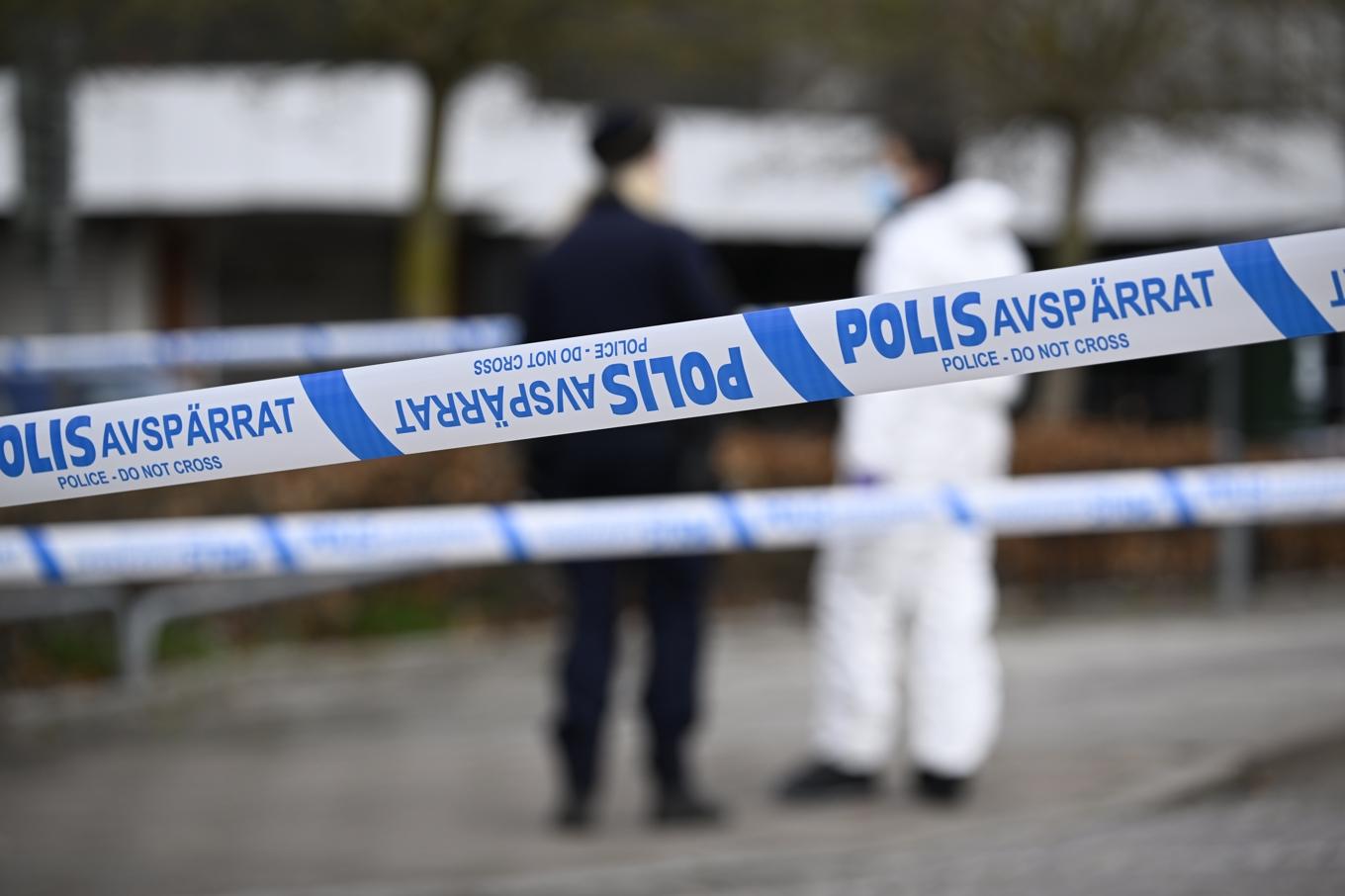 Bombskyddet är kallat till en blomsterlåda i Uddevalla för att undersöka ett misstänkt farligt föremål. Arkivbild Foto: Johan Nilsson/TT