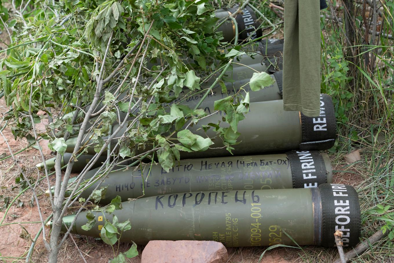 Det stödpaket till Ukraina som nu har godkänts i den amerikanska kongressen ska ge Ukraina bland annat mer artillerigranater och vapen för att stå emot Ryssland. Arkivbild. Foto: Efrem Lukatsky/AP/TT