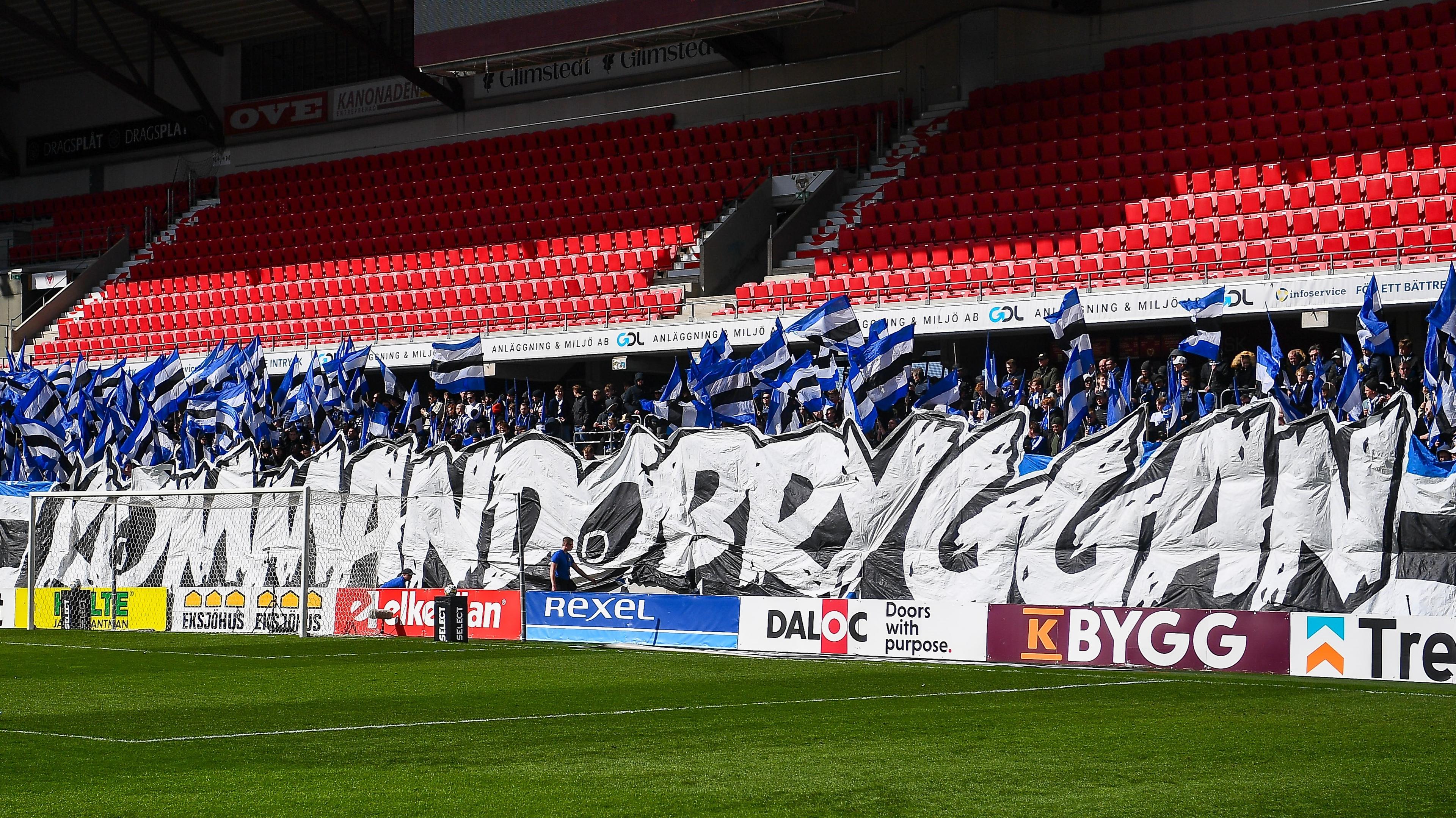 IFK Göteborgs supportergrupp Änglarna & Kommandobryggan syns och hörs även på bortaplan, som här mot Kalmar. På måndag kommer de till Grimsta IP. Foto: Patric Söderström/TT