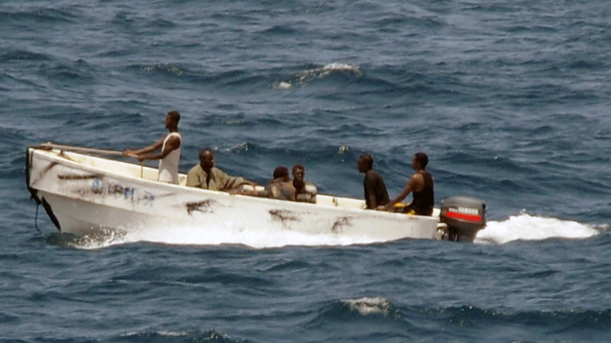 Somaliska pirater har släppt besättningsmedlemmar från ett Bangladeshflaggat fartyg efter att man kapat det för en månad sedan. Foto: Jason R. Zalasky/Amerikanska flottan via Getty Images