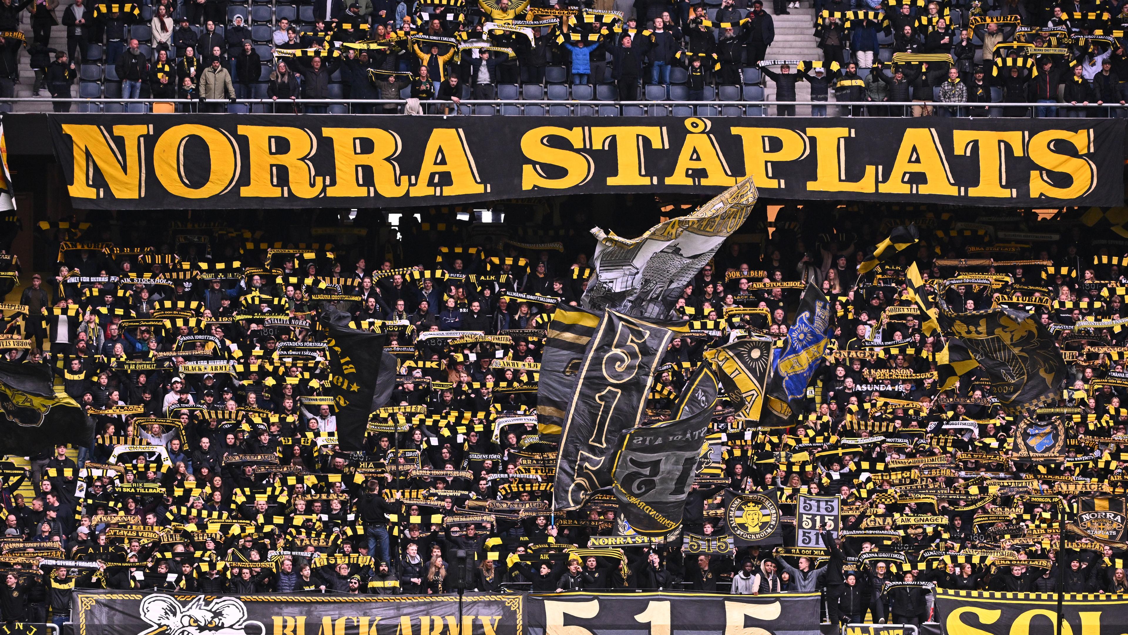 AIK:s supportrar har all anledning att oroa sig för klubbens ekonomi. Foto: Claudio Bresciani/TT