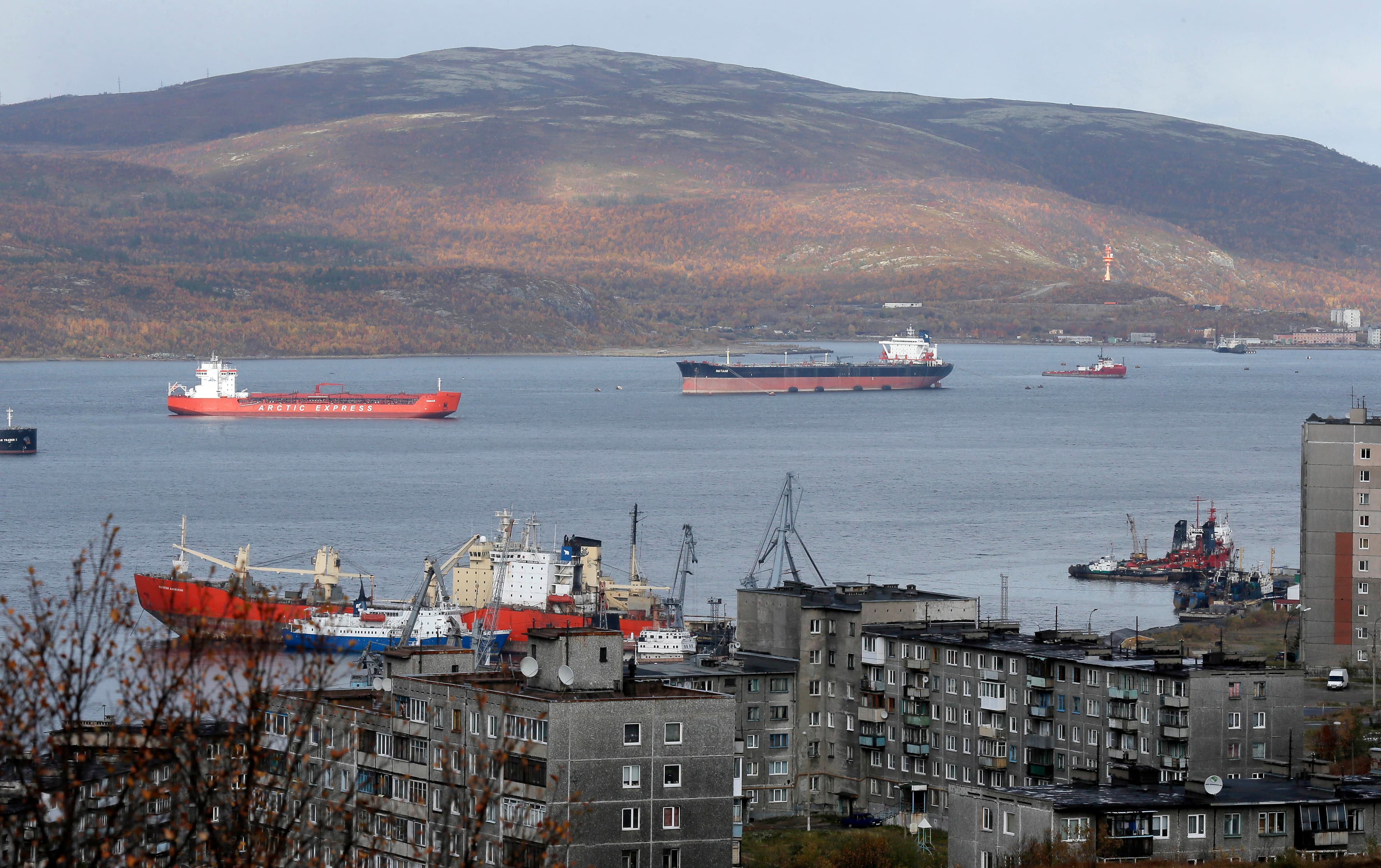Fartyget startade sin resa och skadade sitt skrov här, i en hamn på Kolahalvön. Bilden är dock från ett tidigare tillfälle. Foto: Efrem Lukatsky/AP/TT