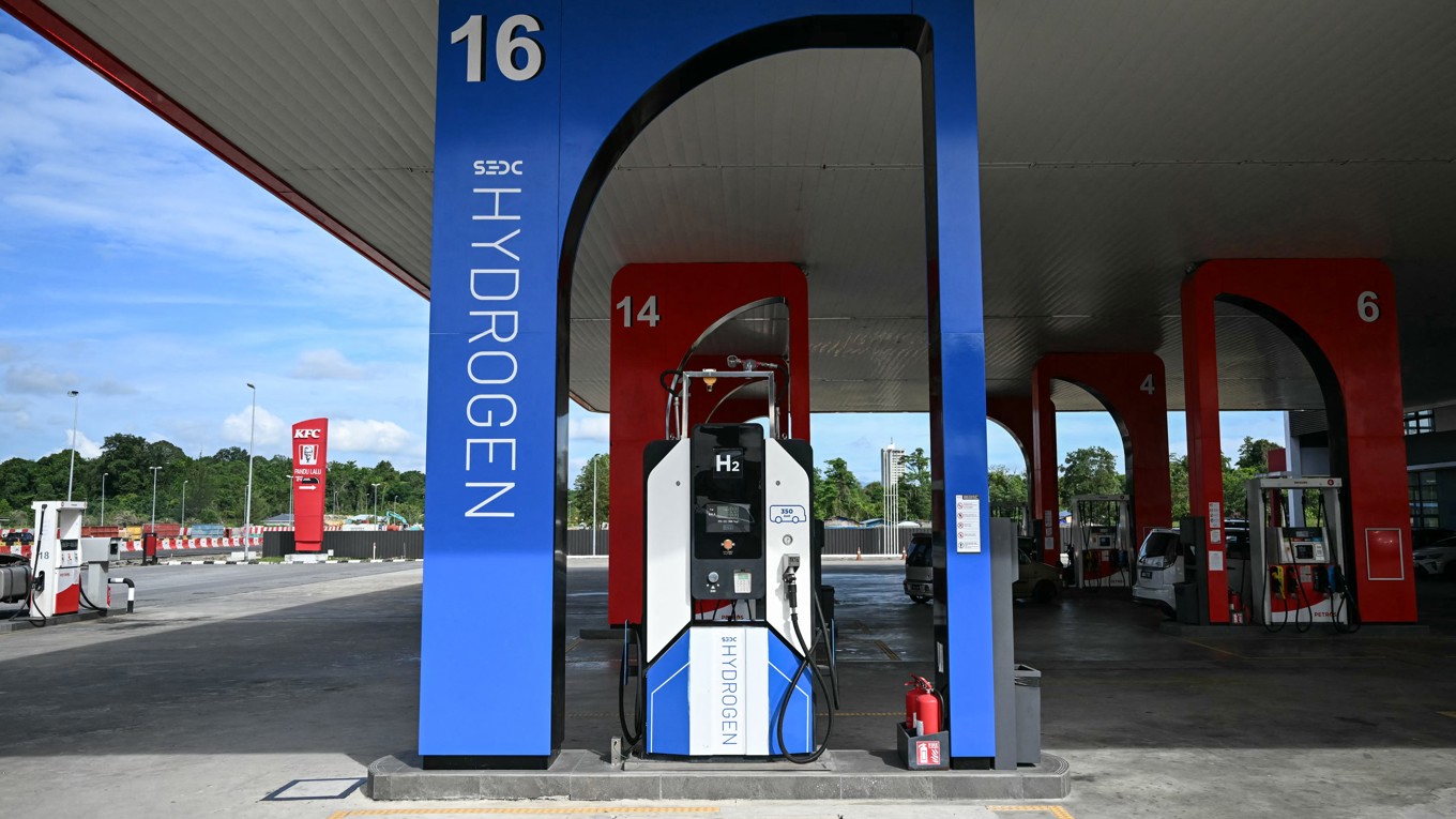 En vätgaspump på en mack i Kuching i Sarawak i Malaysia. Foto: Mohd Rasfan/AFP via Getty Images