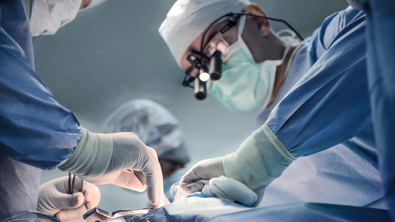 Avancerad kirurgi, till exempel hjärttransplantation, ingår i vårdkategorin ”nationell högspecialiserad vård”, som regionerna bedriver på uppdrag av Socialstyrelsen. Foto: Shutterstock