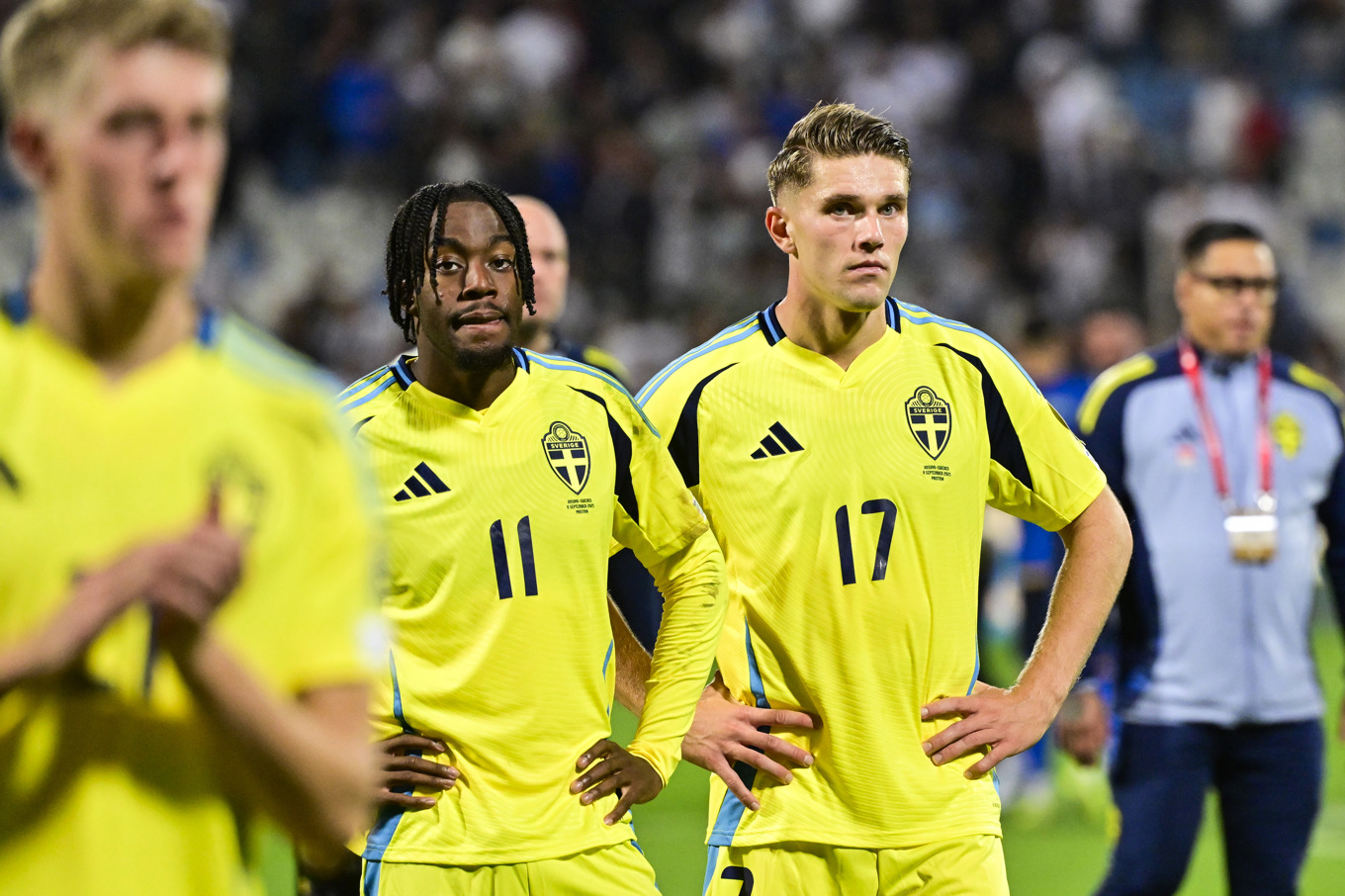 Anthony Elanga och Viktor Gyökeres deppar efter 0–2-förlusten mot Kosovo i september, men Sverige kan fortfarande vinna sin VM-kvalgrupp. Foto: Jonas Ekströmer/TT