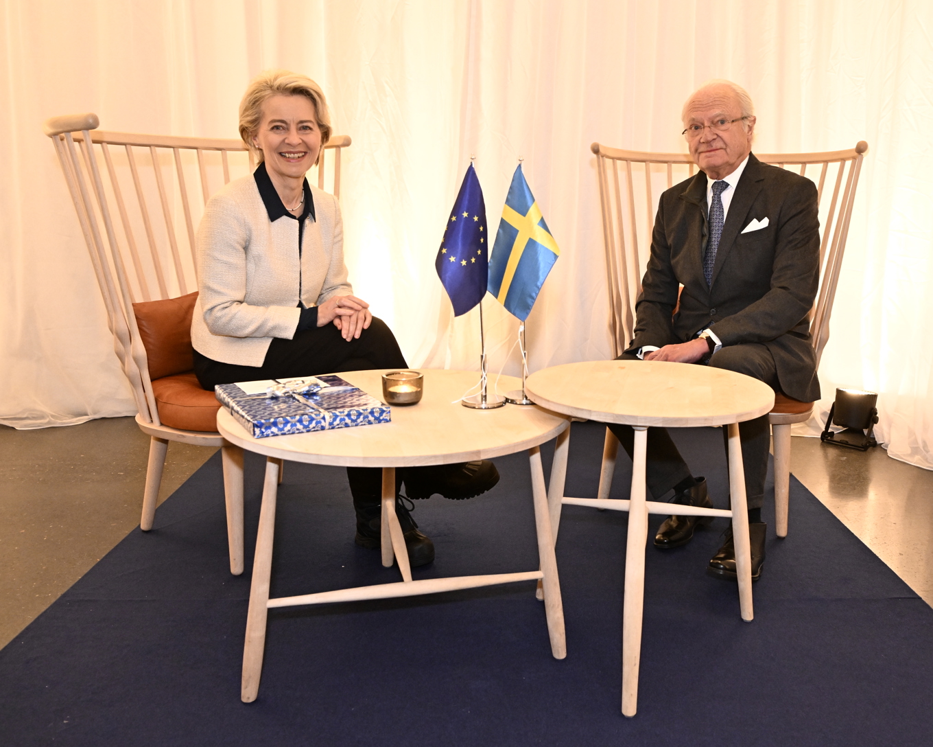 EU-kommissionens ordförande Ursula von der Leyen och kung Carl Gustaf inför en middag på ishotellet i Jukkasjärvi våren 2023. Arkivfoto. Foto: Jonas Ekströmer/TT