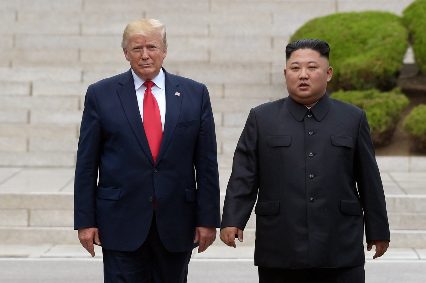 Donald Trump och Kim Jong-Un i juni 2019, då Trump blev den första sittande amerikanska presidenten att beträda nordkoreansk mark i den demilitariserade zonen, DMZ, mellan Nord- och Sydkorea. Foto: Susan Walsh/AP/TT