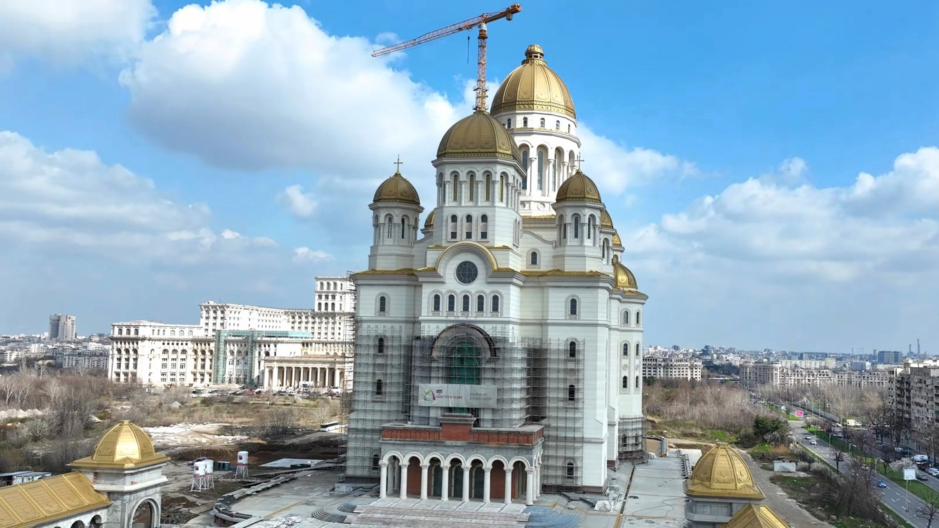 Folkets frälsningskatedral, även känd som nationalkatedralen, i Bukarest i Rumänien. Bilden är tagen den 16 mars 2024 då kyrkan ännu inte var färdigställd. Foto: Public Domain/CC BY 4.0