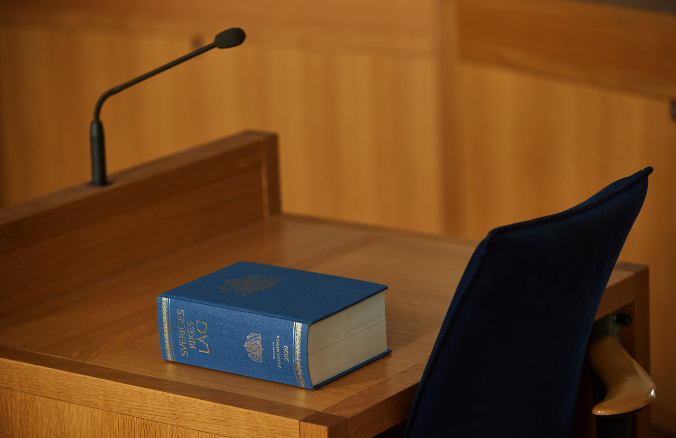 18-åringen misstänks för brott mot alkohollagen och olovlig försäljning av alkohol, skriver Mitt i. Foto: Andreas Hillergren/TT