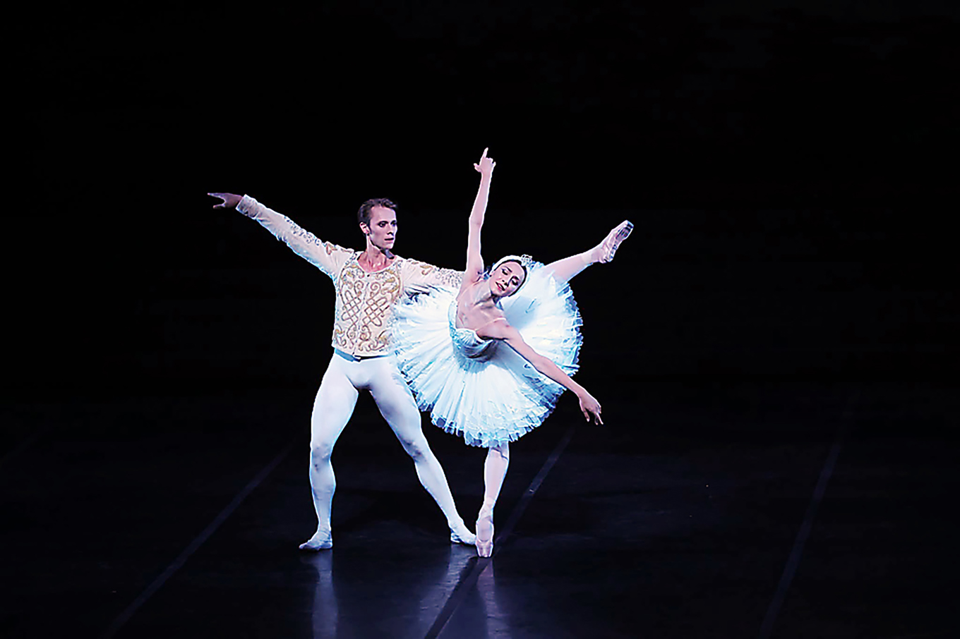 Stjärndansare gästar Operan. Foto: Pressbild