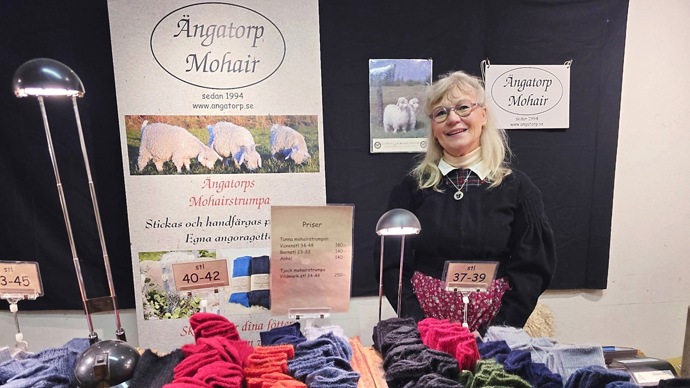 Görel Hallberg från Karlstad var en av de många hantverkare som medverkade på den traditionsenliga julmarknaden på Mårbacka. Foto: Jenny Ljungkvist