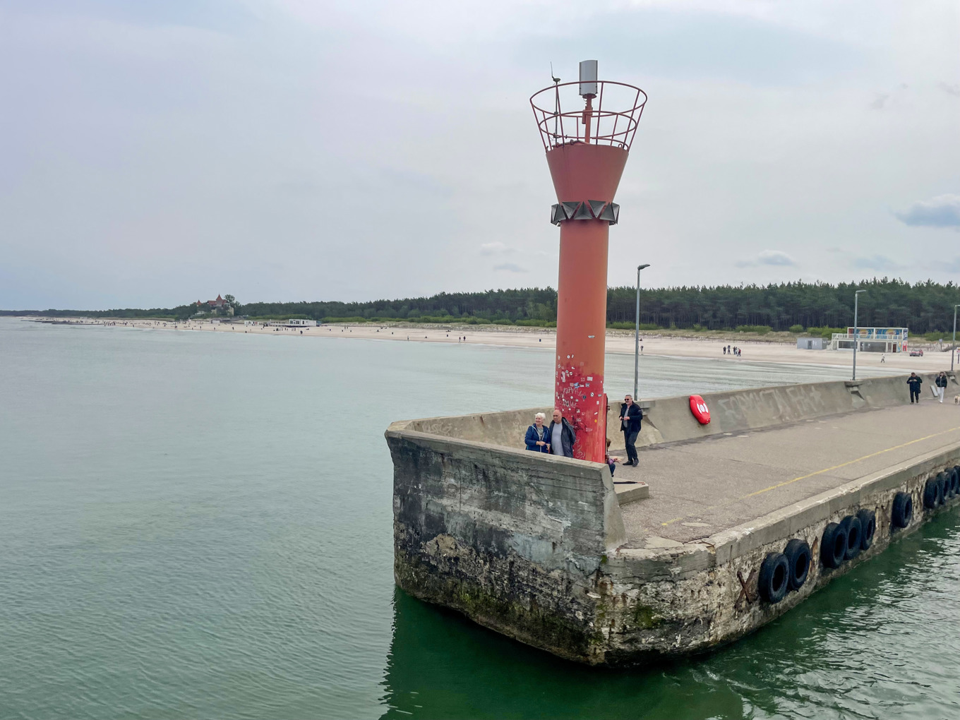 Piren i badorten Leba i norra Polen. Cirka två mil österut ska landets nya kärnkraftverk byggas. Arkivbild. Foto: Wiktor Nummelin/TT