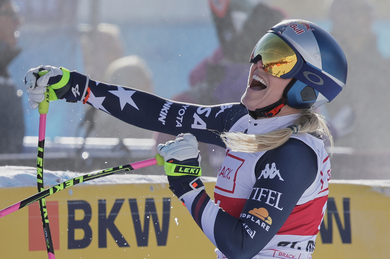 Lindsey Vonn firar sitt superåk i S:t Moritz. Foto: Luciano Bisi/AP/TT