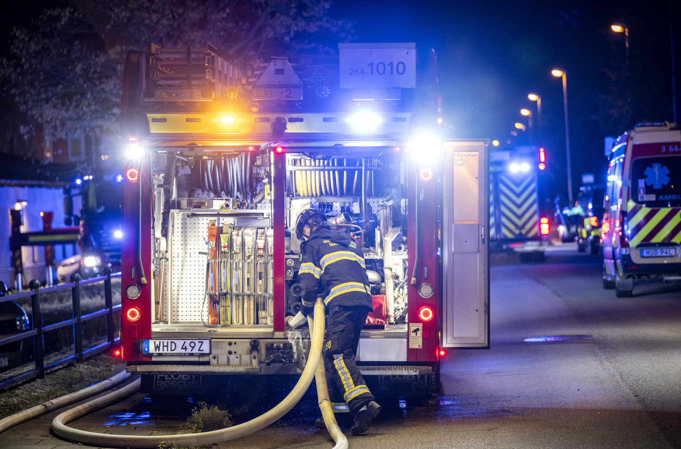En man har förts till sjukhus efter att en fyrverkeripjäs smällt av i hans kök i Hörby. Arkivbild. Foto: Johan Nilsson/TT