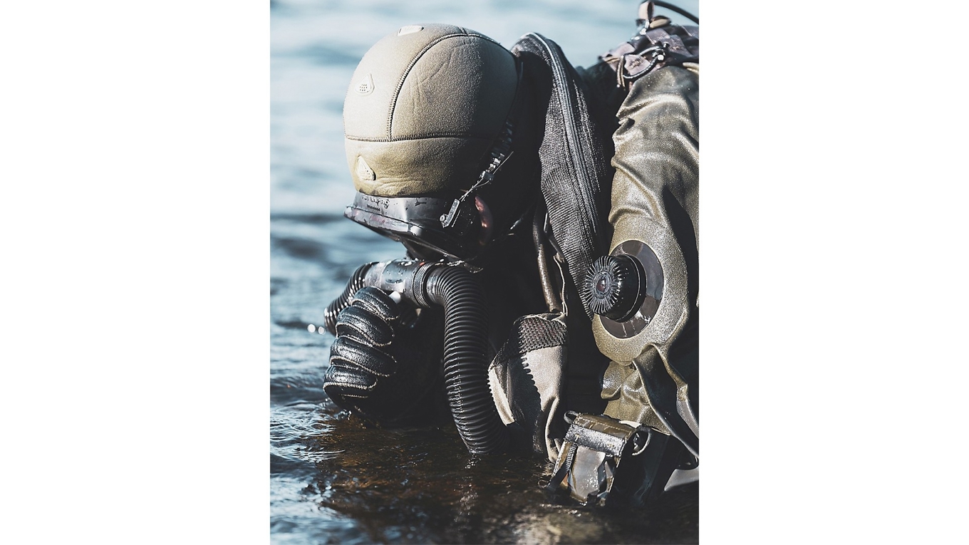 Attackdykare vid kustjägarkompaniet deltar i en Natoövning den 16 oktober. Nato kräver försvarsanslag på fem procent av bnp – drygt 320 miljarder kronor eller 20 procent av hela statsbudgeten, skriver krönikören. Foto: Joel Thungren/Försvarsmakten