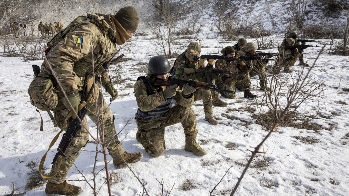 Ukrainska soldater den 24 februari 2023 i Donbas-regionen i östra Ukraina. Foto: John Moore/Getty Images