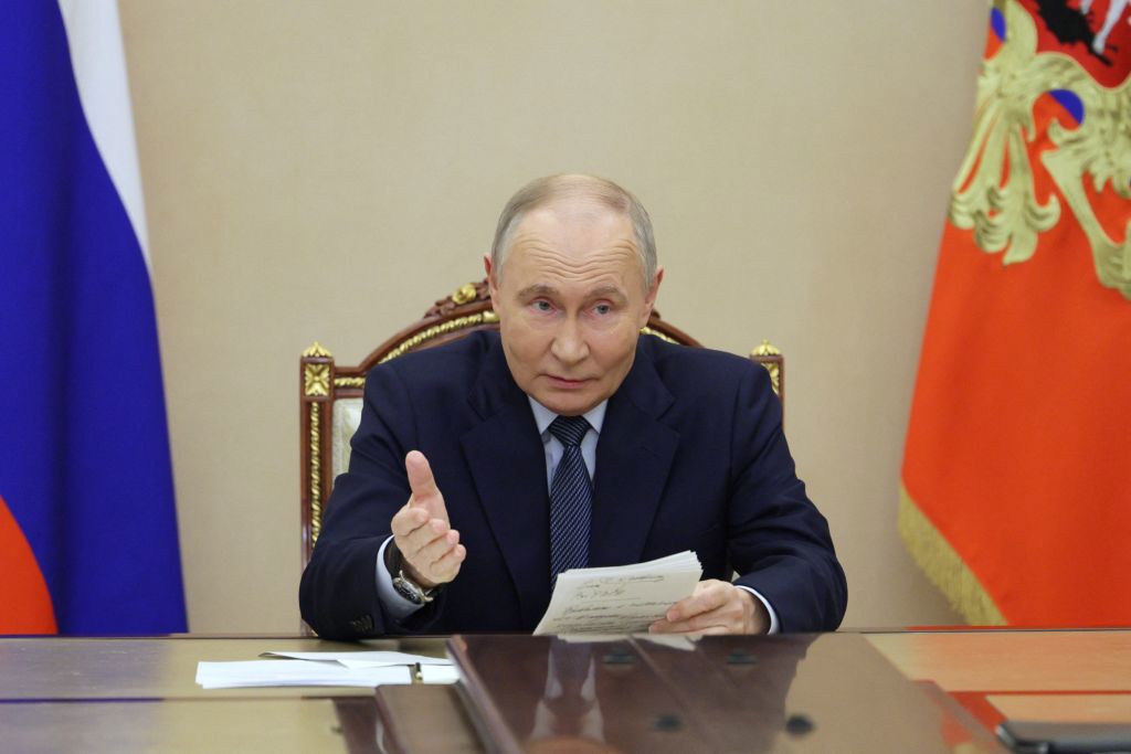 Rysslands president Vladimir Putin i möte med militära ledare i Moskva. Putin meddelade tidigare under december att Oresjnik-systemet skulle tas i bruk. Foto: Gavriil Grigorov/Pool/AFP via Getty Images