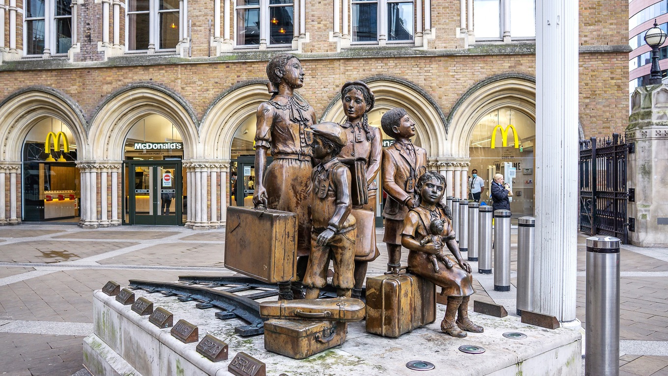 Ett Kindertransportminnesmärke i London, tillägnat de judiska barn som räddades till Storbritannien 1938–1940. Foto: cktravels.com/Shutterstock