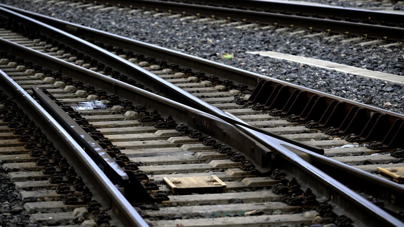 Telekomjätten Telia uppger att man ska bygga 15 mobilbasstationer längs tågsträckan Stockholm–Sundsvall i syfte att förbättra internettäckningen. Foto: Janerik Henriksson/TT