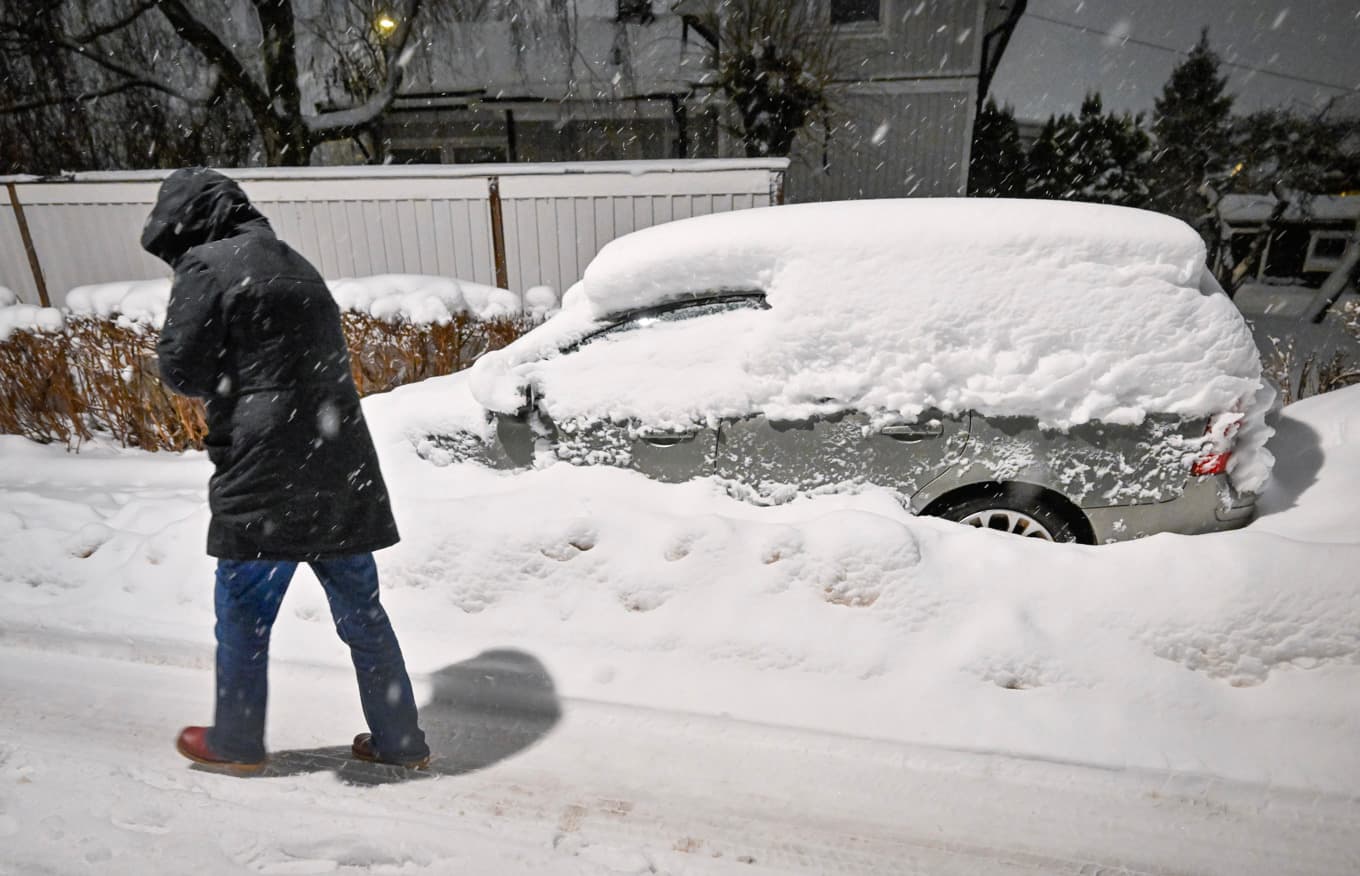 Skåne och Blekinge kan räkna med mer snö i början av nästa vecka. Bild från snöfall i Stockholm i mitten av januari. Foto: Jonas Ekströmer/TT