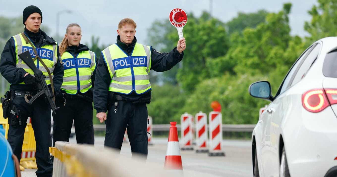 Tysk federal polis kontrollerar fordon vid gränsen mot Österrike i Kiefersfelden. EU har beslutat om en femårig migrationsstrategi. Foto: Michaela Stache/AFP via Getty Images