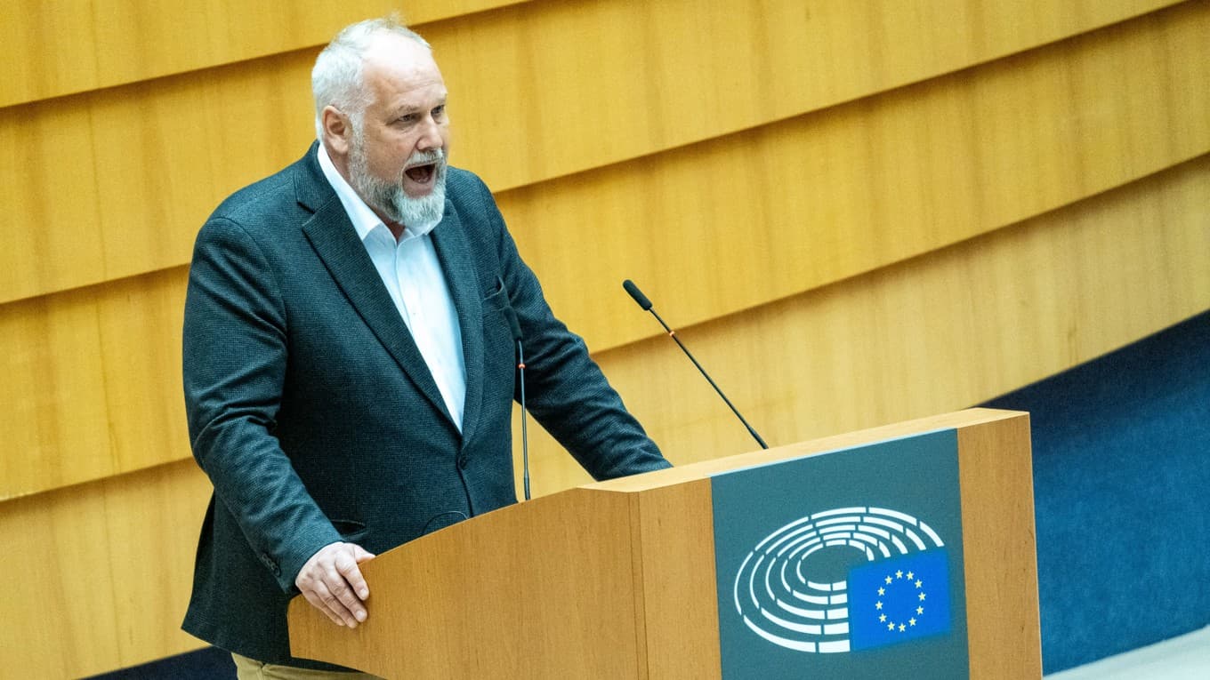 Europaparlamentarikern Jonas Sjöstedt uppger att han nu lämnar den sociala medieplattformen X. Foto: Martin Bertrand/Hans Lucas/AFP via Getty Images