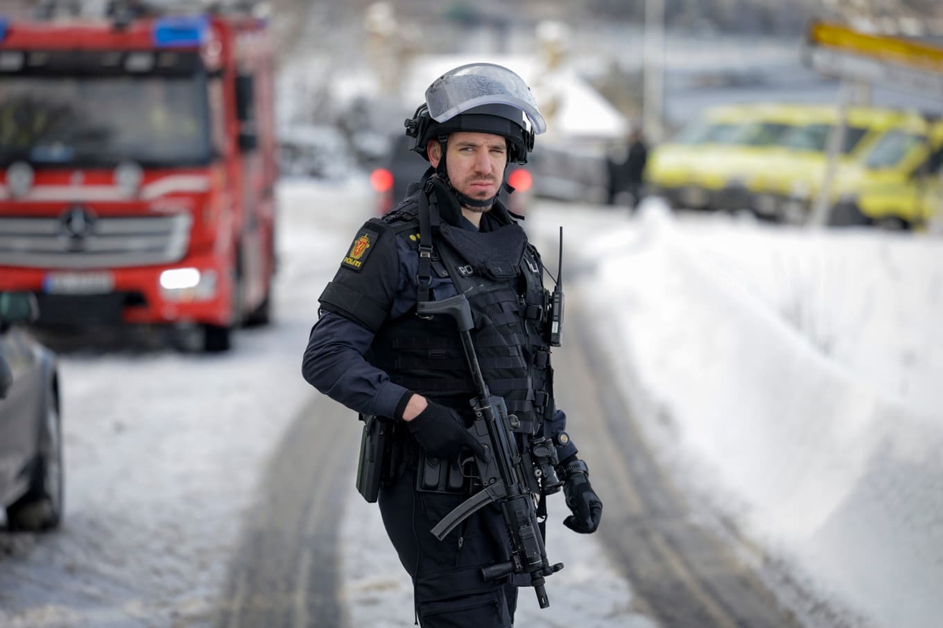 En stor polisinsats pågår norr om Bergen i Norgen efter det att en man skjutit mot polis. Foto: Paul S Amundsen/NTB/TT