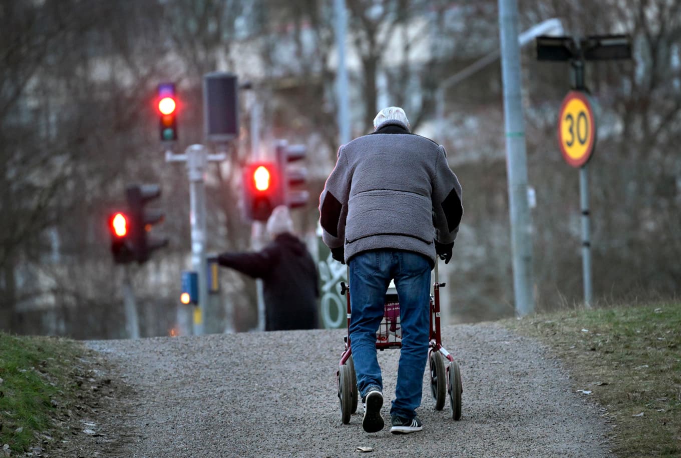 Polisen har fått in en rad larm om ett nytt bedrägerisätt som riktar sig mot äldre i Göteborgsområdet de senaste dagarna. Arkivbild. Foto: Janerik Henriksson/TT