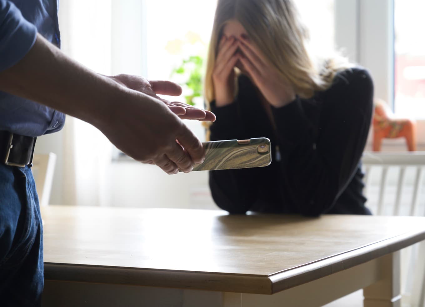 Psykiskt våld kan till exempel vara grova verbala kränkningar och olika former av kontrollerande beteende. Genrebild. Foto: Fredrik Sandberg/TT