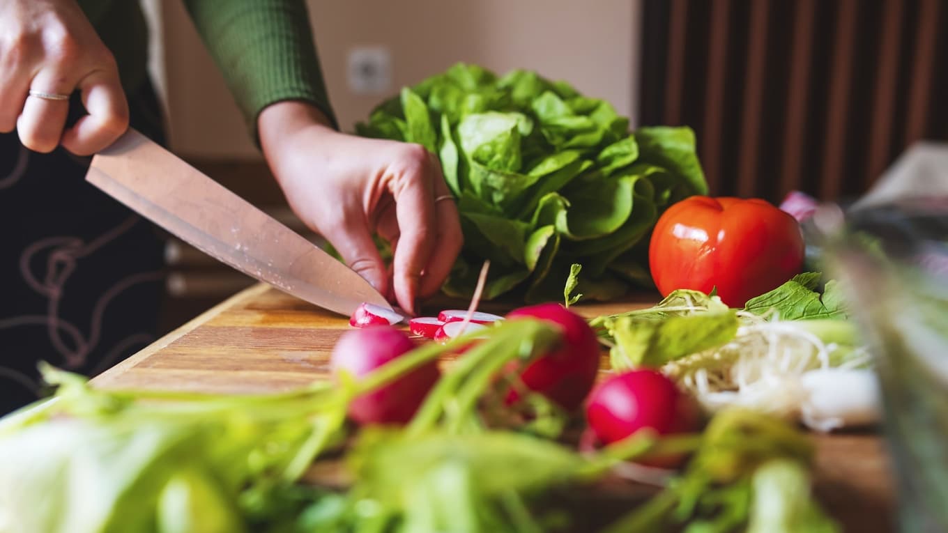 Även om jag alltid sagt att du kan äta vad som helst, bara inte hela tiden, så har kärnan i mina föreläsningar om mat i alla år varit just: ”Ät riktig mat!” Foto: Shutterstock