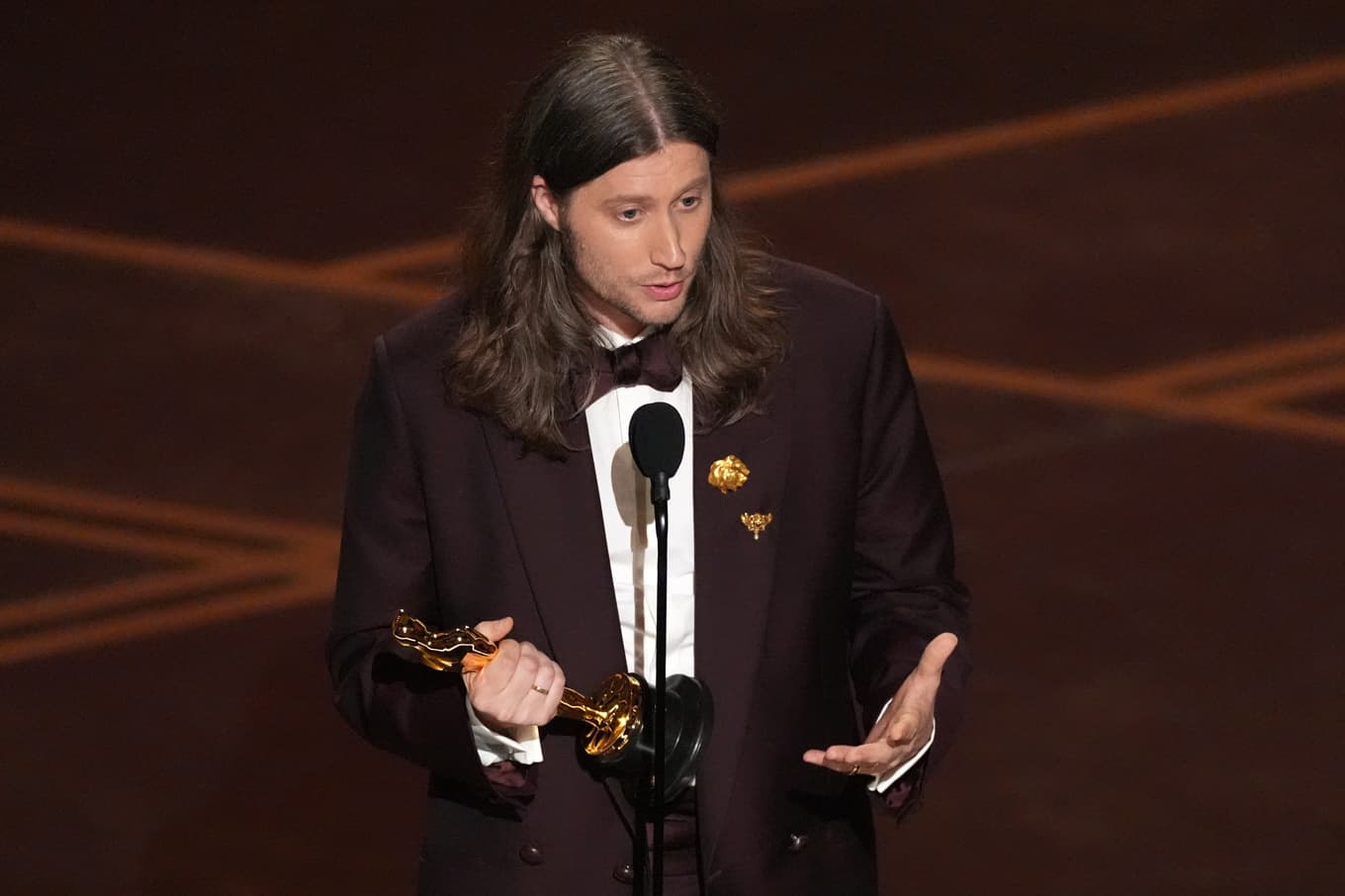 Ludwig Göransson med sin Oscar. Foto: Chris Pizzello/AP/TT