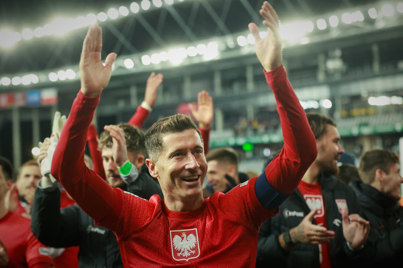 Robert Lewandowski gjorde mål när hans Polen vann mot Albanien i VM-kvalplayoff. Nu väntar Sverige på tisdag. Arkivbild. Foto: Mindaugas Kulbis/AP/TT