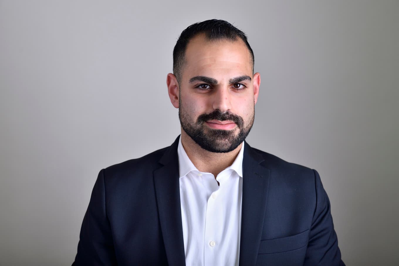 Arin Karapet, riksdagsledamot för Moderaterna, byter parti enligt ett internt meddelande. Arkivbild. Foto: Henrik Montgomery/TT