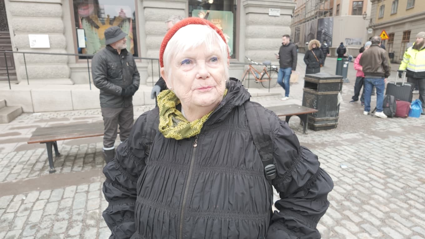 Helene Bergman talade på Mynttorget i Stockholm om kvinnors frihet, feminismens förändring och den svenska debatten om islamofobi. Foto: Roger Sahlström
