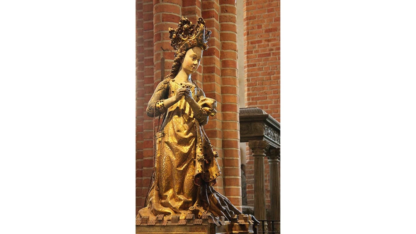 Fru Ingeborg sägs ha stått modell för den jungfru Sankt Göran kämpar för att rädda från draken i Storkyrkan. Foto: Amadalvarez/Wikimedia Commons