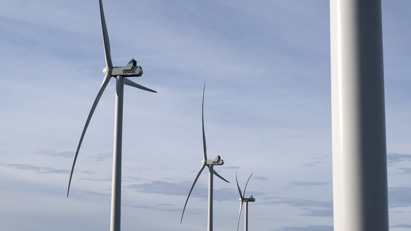 Staten betalar ut hundratals miljoner till kommuner med vindkraft för att öka acceptansen – men stödet möter kritik från experter. Foto: Fredrik Sandberg/TT