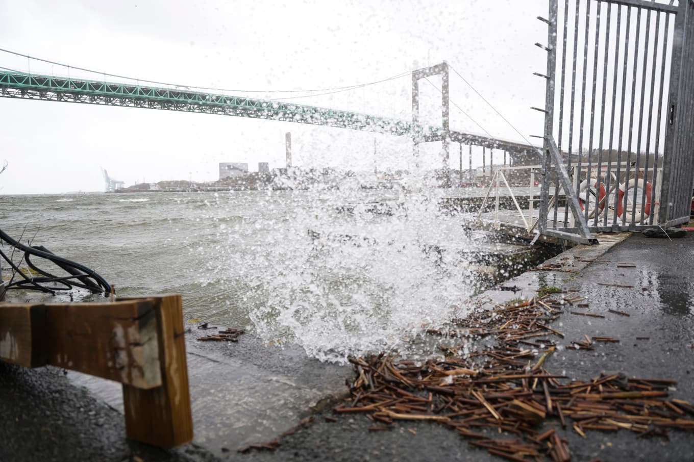 Ovädret Dave drar in över västkusten under söndagen. Foto: Adam Ihse/TT