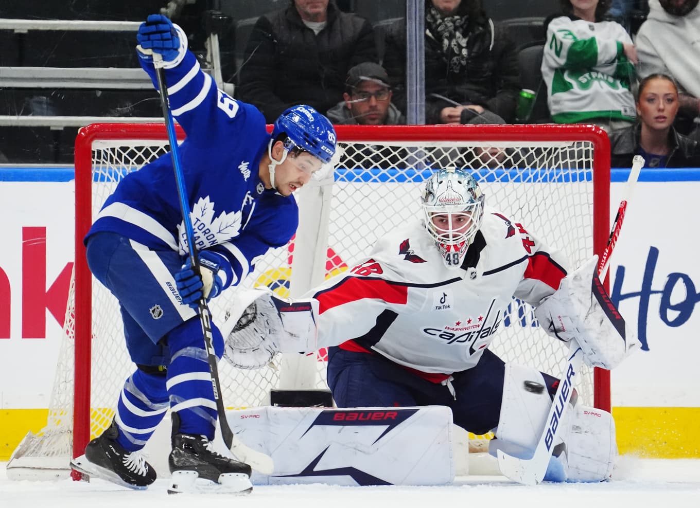 Washingtons målvakt Logan Thompson stoppade rubbet i nattens match mot Toronto. Foto: Frank Gunn/AP/TT