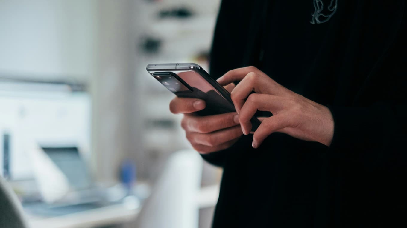 I Sverige använde över 88 procent av ungdomarna mellan 16 och 29 år sociala nätverk online förra året, enligt en Eurostat. Foto: Jonas Leupe