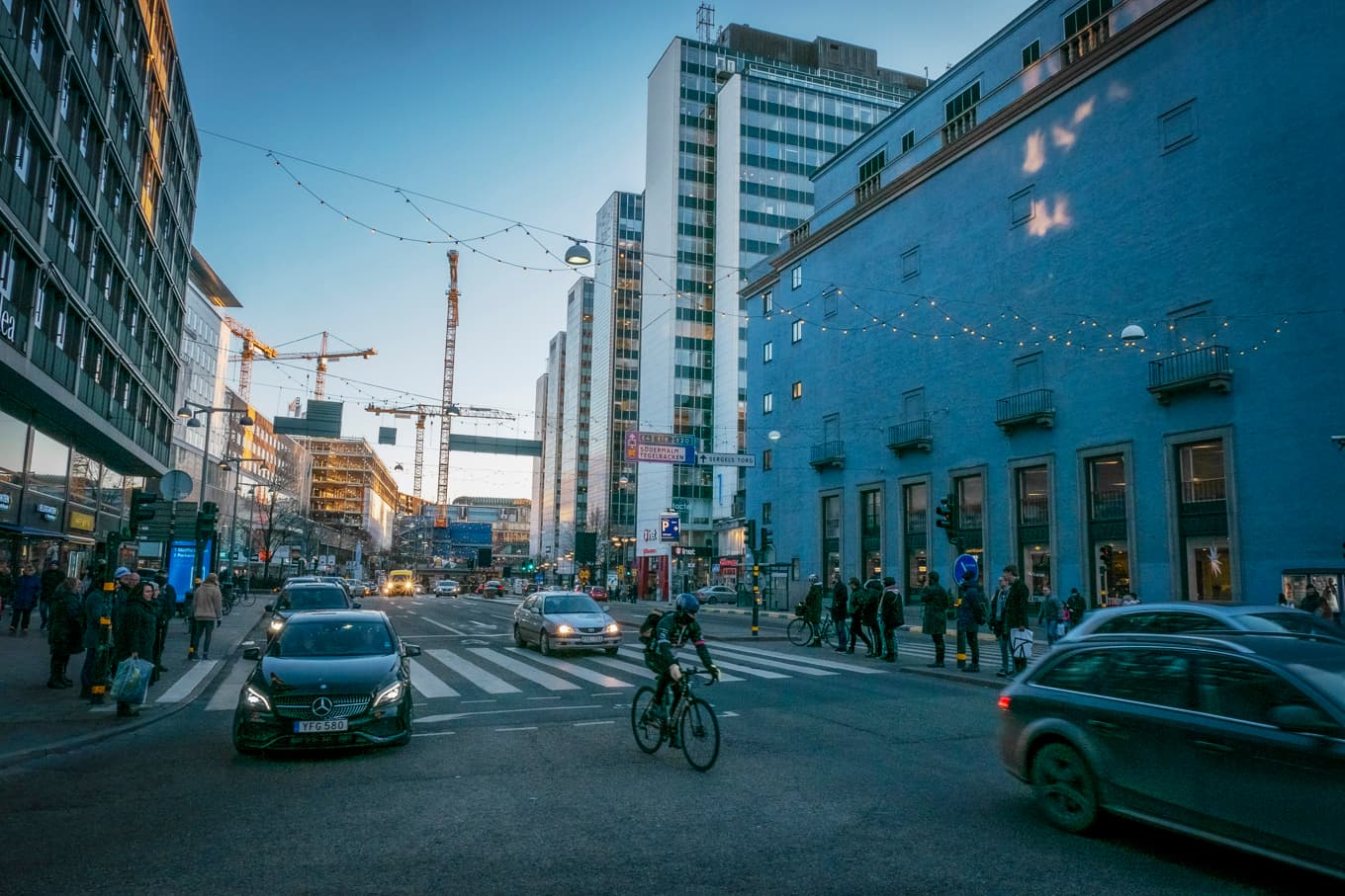Arbetslösheten i Sverige är hög och arbetsmarknaden känns mer stängd än någonsin. Utbildning, erfarenhet eller goda referenser verkar ofta inte spela någon roll, skriver krönikören. Foto: Bilbo Lantto
