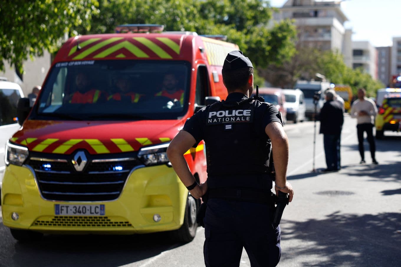 Polis ryckte ut till stadsdelen Les Moulins på måndagen efter en dödlig skottlossning. Foto: Frederic Dides/AFP/TT