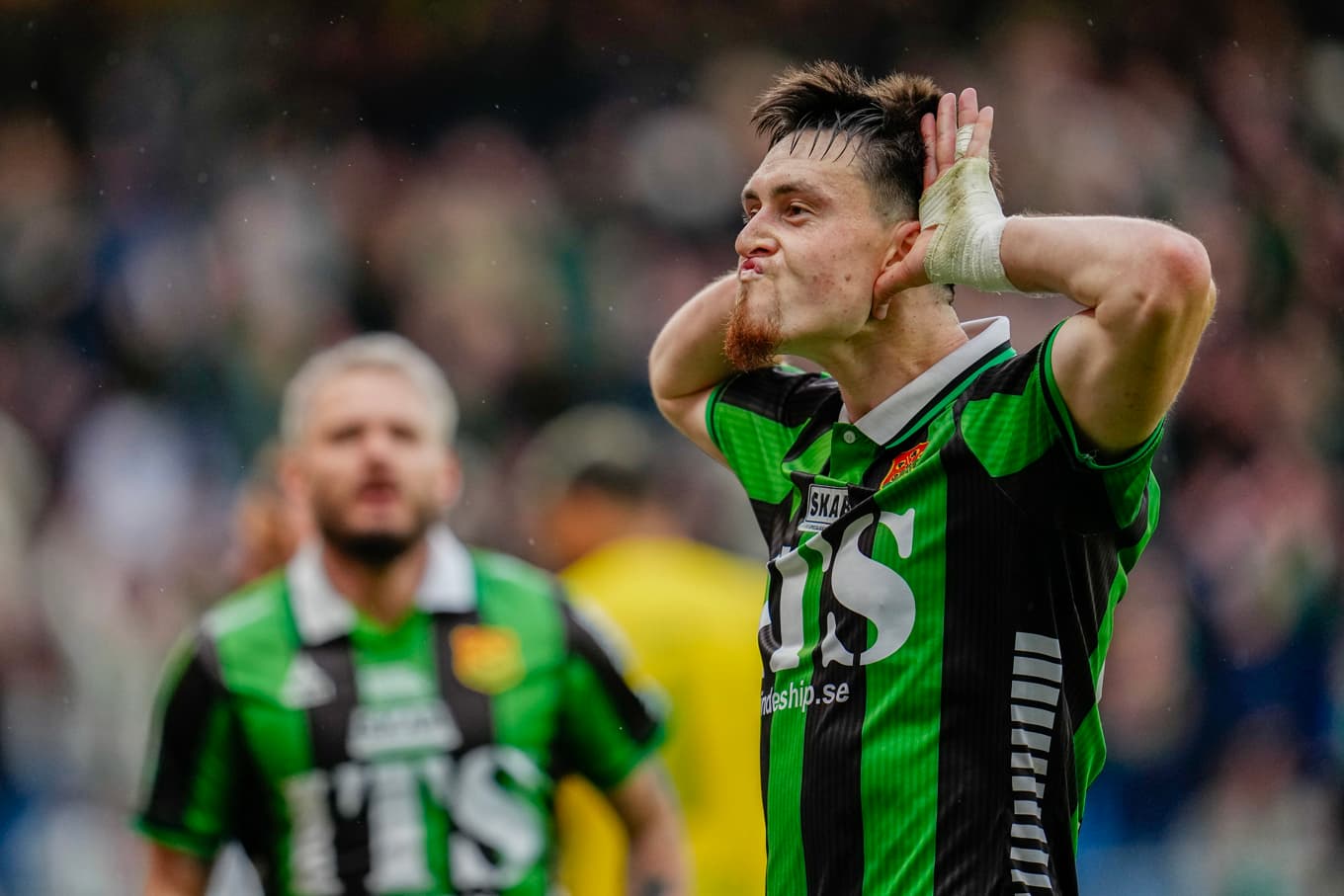 Samuel Salter firar sitt 2–0-mål för Gais mot Hammarby. Hans andra mål för säsongen. Foto: Björn Larsson Rosvall/TT