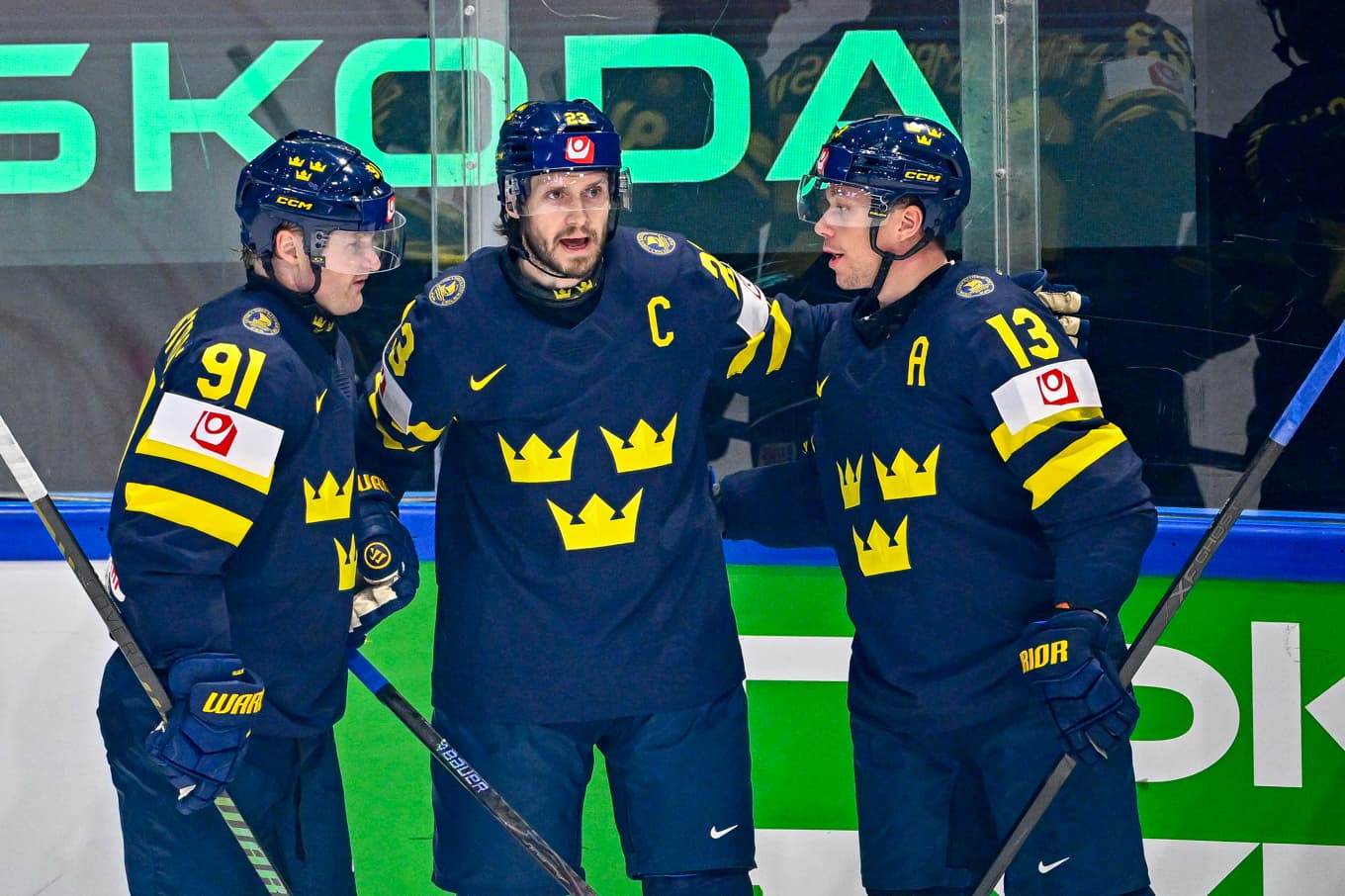 Oliver Ekman-Larsson (mitten) och Lucas Raymond (till höger) är Tre Kronors främsta poängplockare i VM. Foto: Anders Wiklund/TT