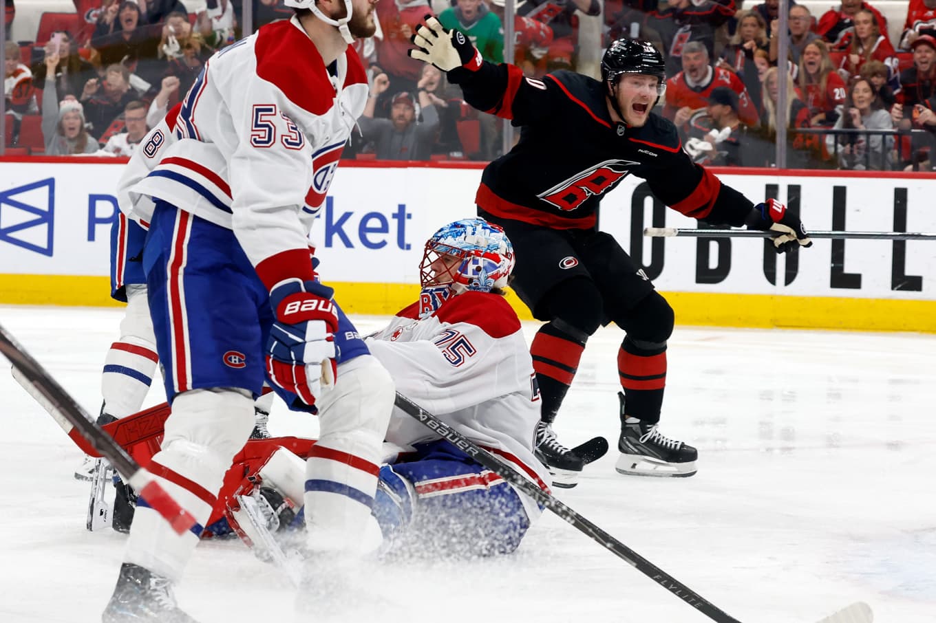 Glädje i Carolina sedan laget satt det avgörande målet. Foto: Karl B DeBlaker/AP/TT