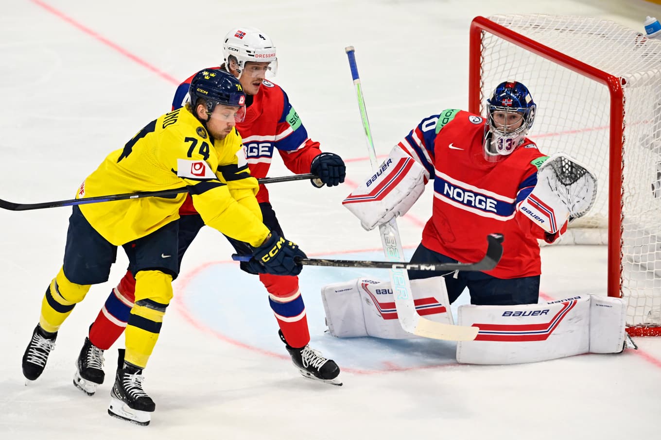 Tre Kronor är pressat efter förlusten mot Norge i lördags. Foto: Anders Wiklund/TT
