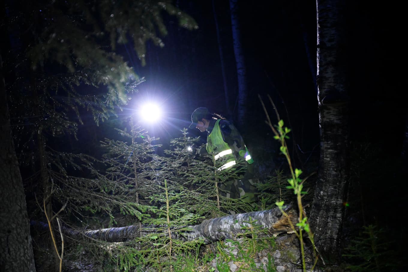 Försvarsmakten sökte i terräng efter den försvunne tvååringen. Foto: Erik Abel/TT