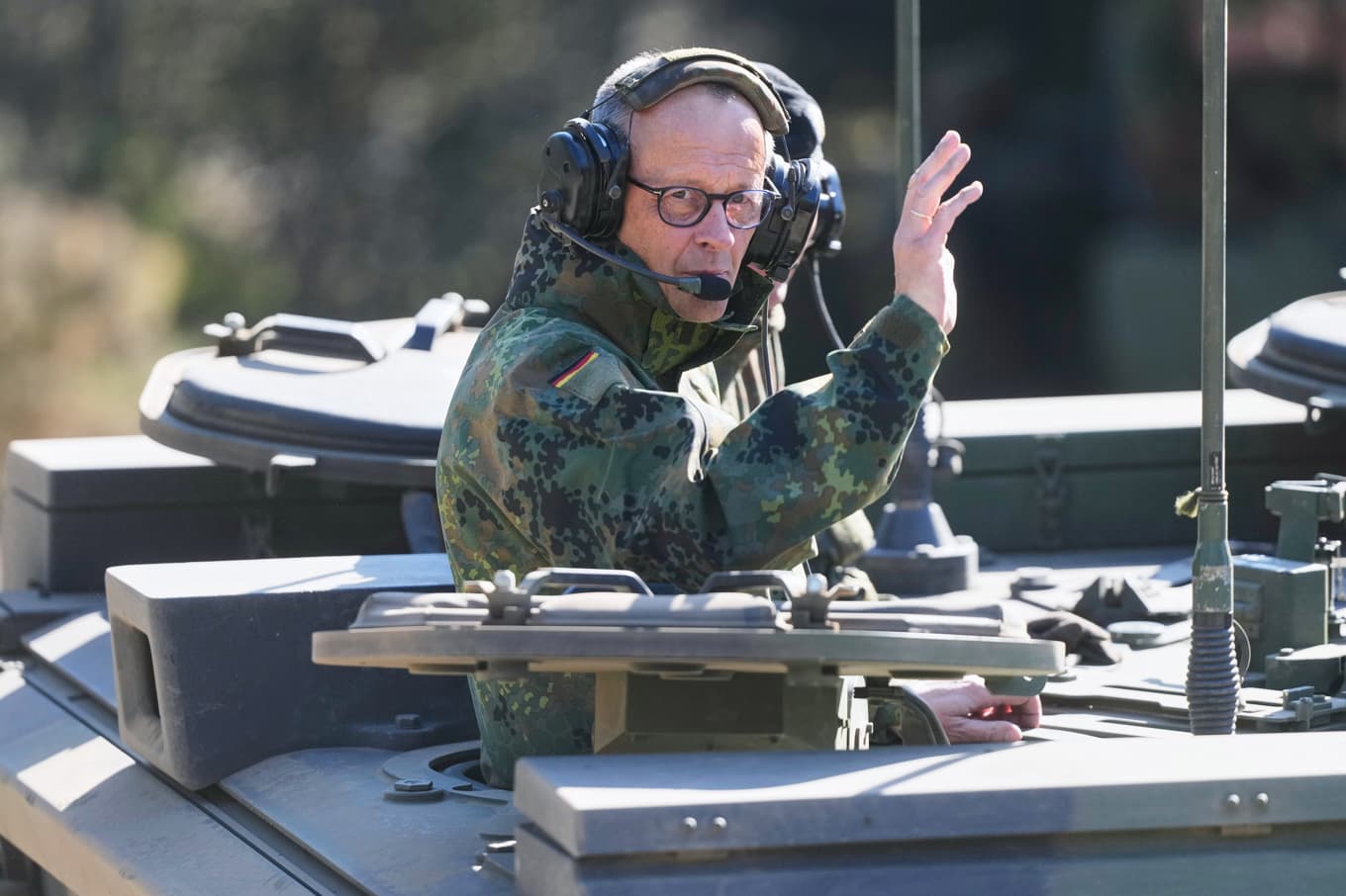 Tysklands förbundskansler Friedrich Merz under ett besök på en armébas i Münster i april. Arkivbild. Foto: Markus Schreiber/AP/TT