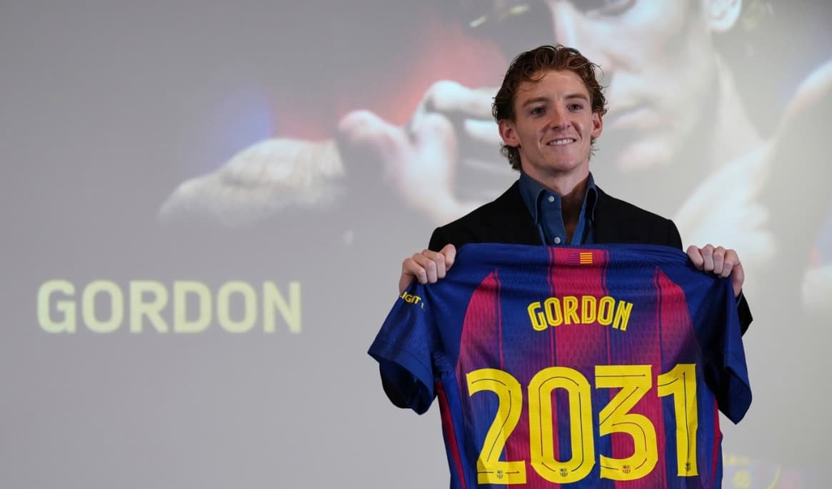 Barcelona presenterar värvningen av engelska ytterstjärnan Anthony Gordon från Newcastle. Foto: Joan Mateu/AP/TT